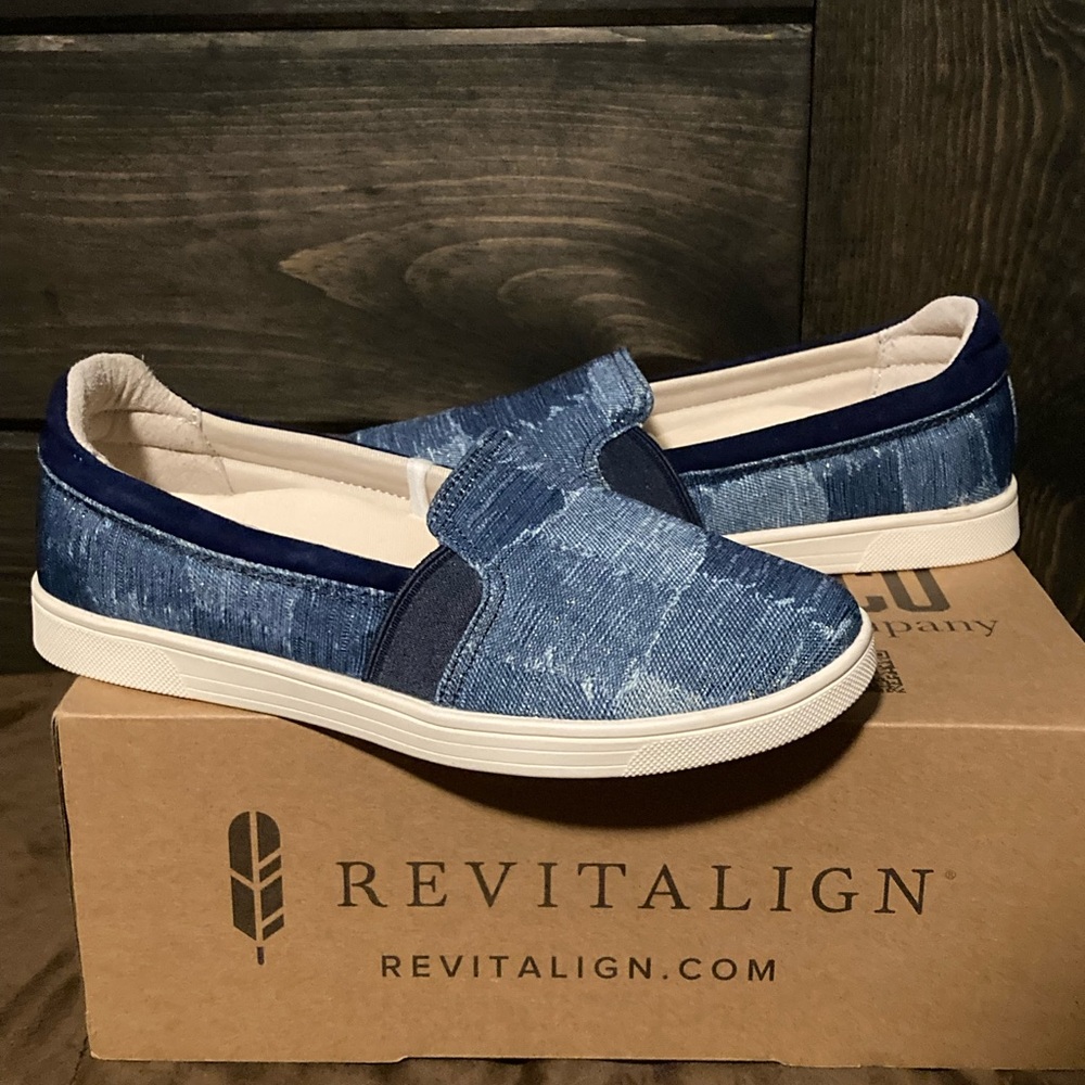 Revitalign brand, size 5.5, new in box, blue denim oat work design, orthotic